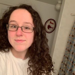 Meet your Posher, Caitlin